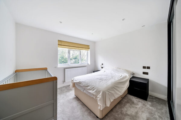 Leavesden Road, Stanmore, HA7