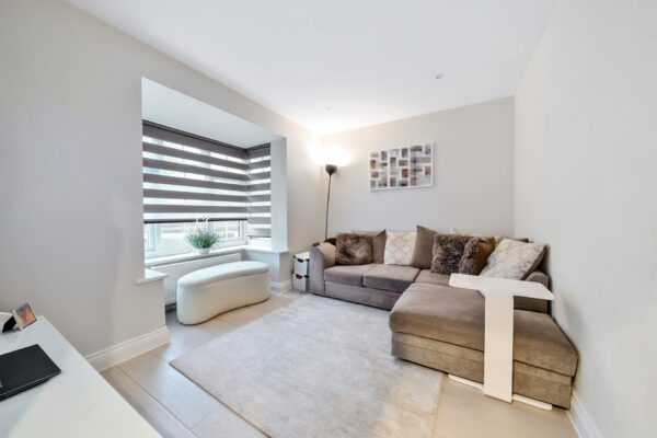 Leavesden Road, Stanmore, HA7